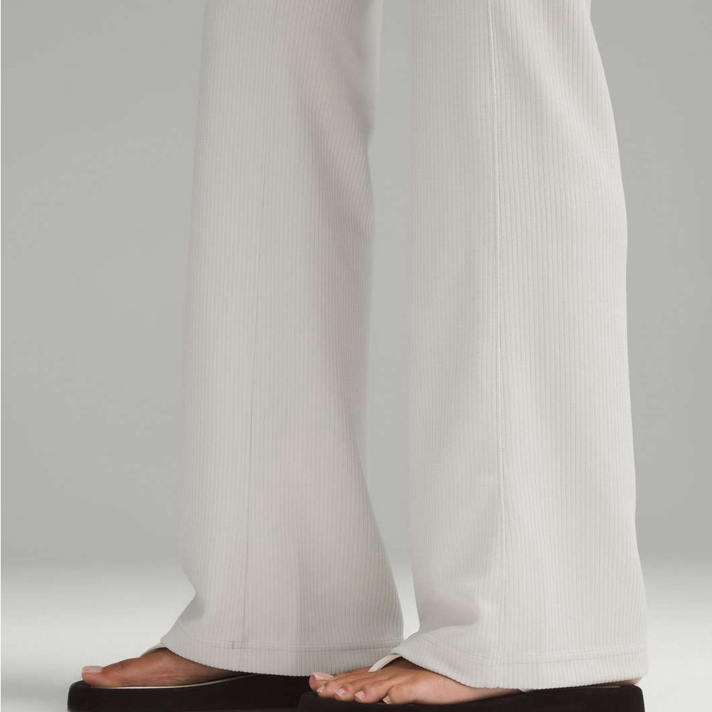 Lululemon Ribbed Softstreme Flared Pant *Regular Size 4 - Picture 8 of 8